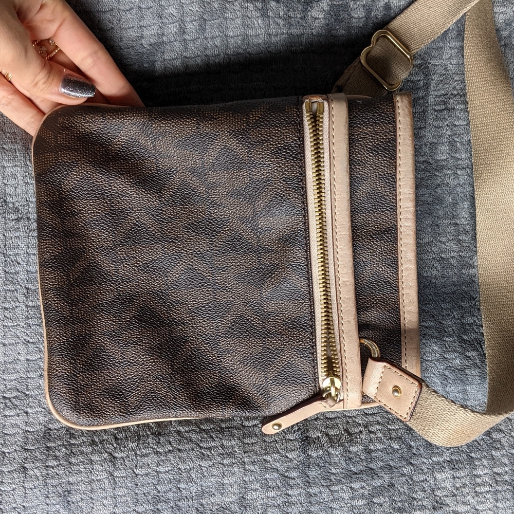 Michael Kors Pouch
